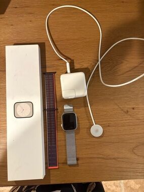 Apple Watch. Authentic only worn a couple of times. 41mm